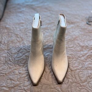 Chic White Textured Women's Heeled Boots